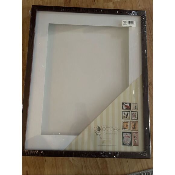 Collectible frame brown 17x21